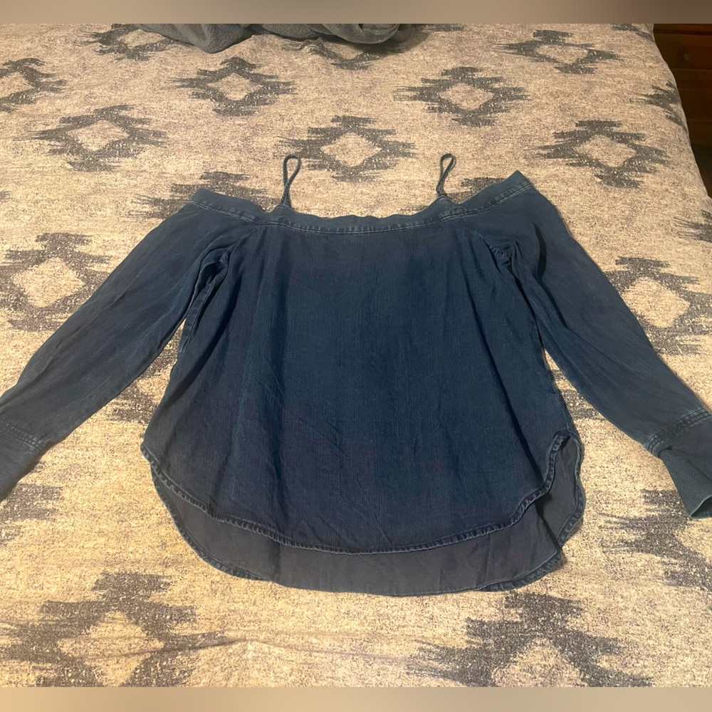 Women’s Exposed Shoulder Top